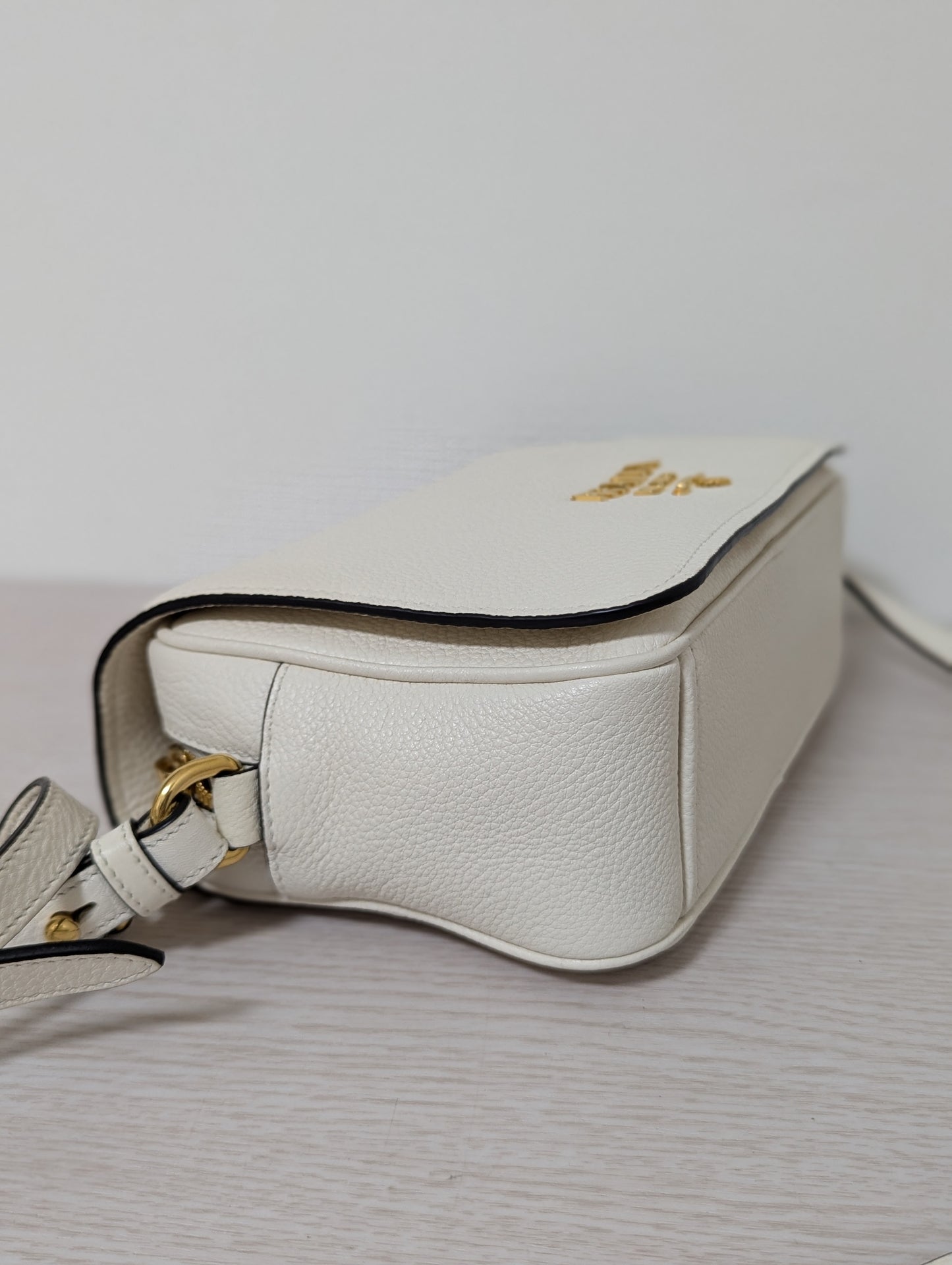 Vitello Phenix Flap Leather