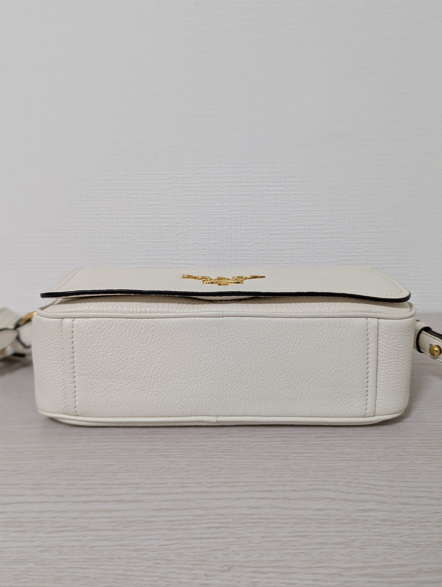 Vitello Phenix Flap Leather