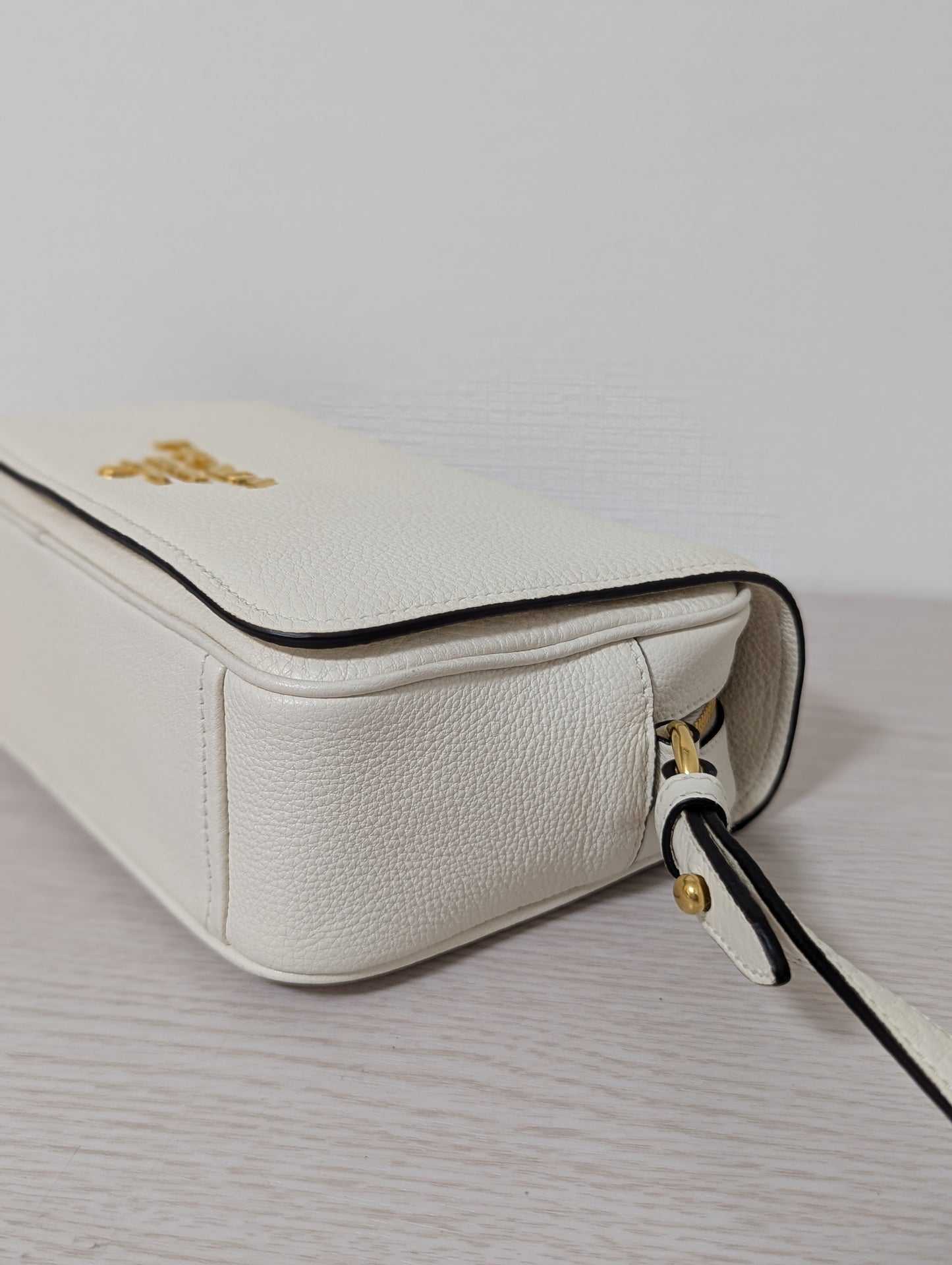 Vitello Phenix Flap Leather