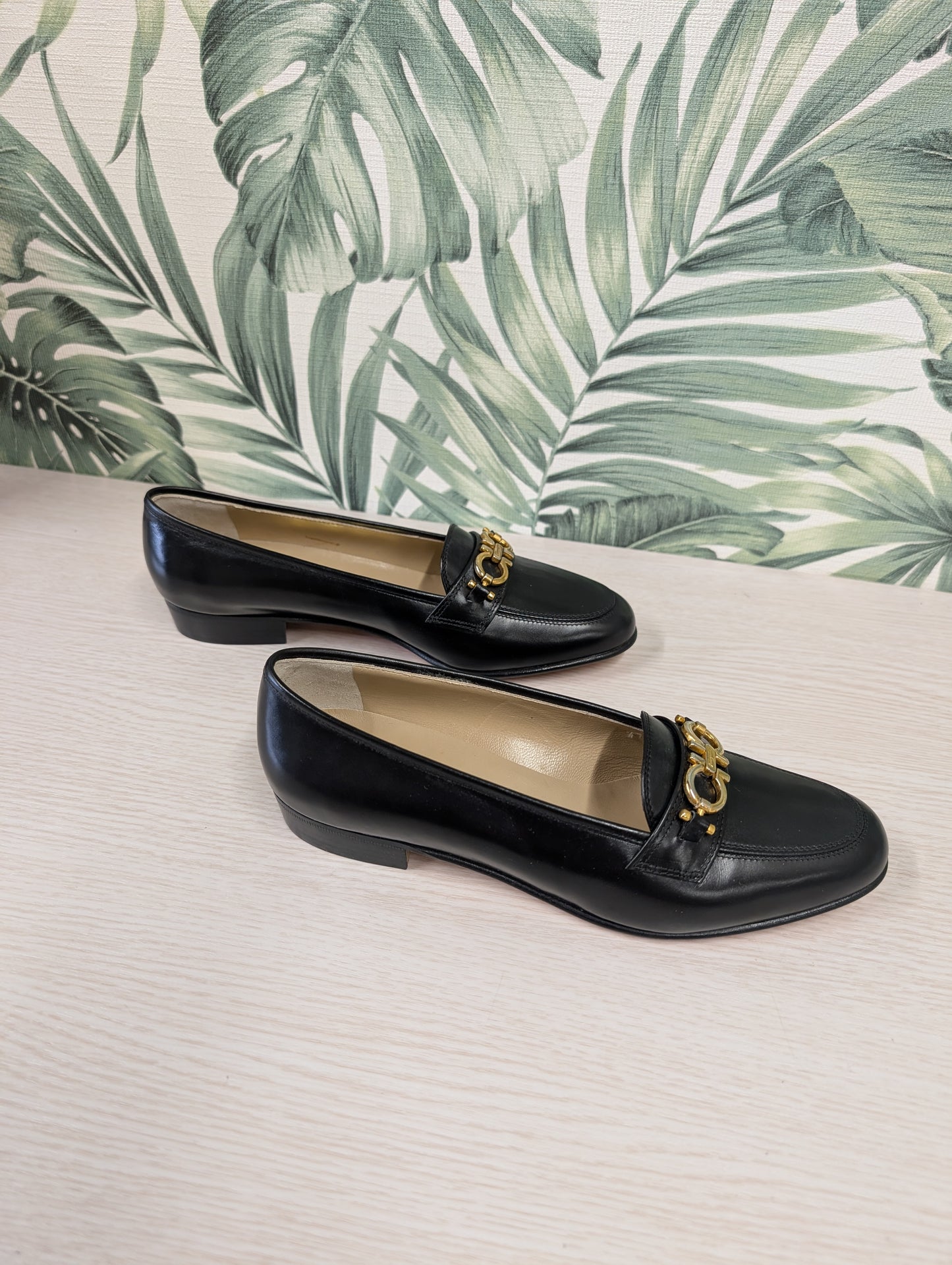 Gold Gancini Logo Leather Loafers Narrow 7