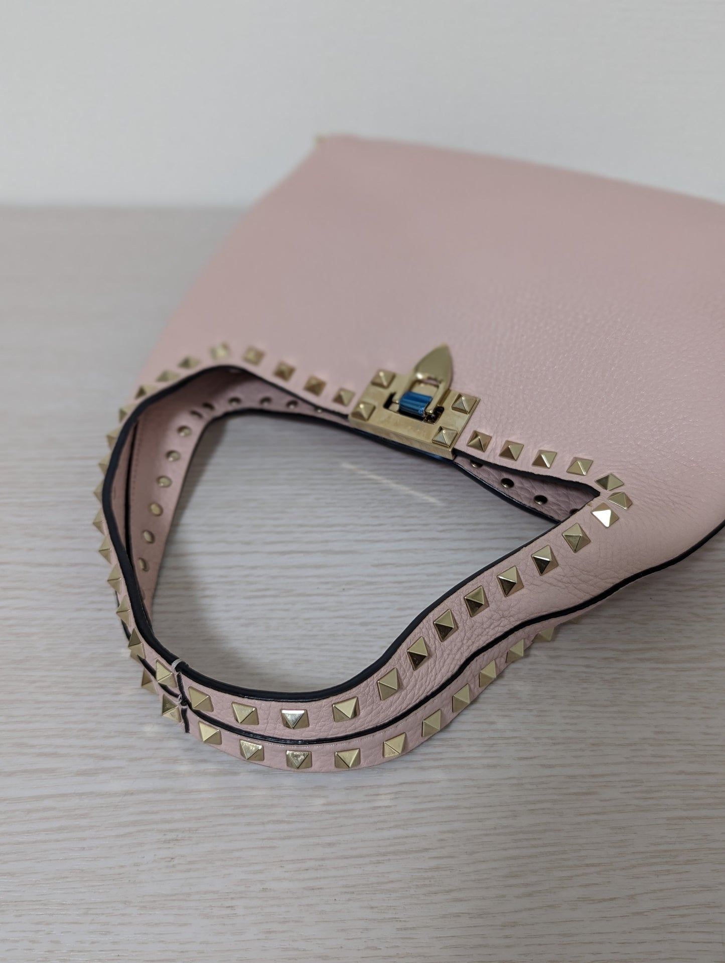 Rockstud Hobo Grainy Calfskin Small