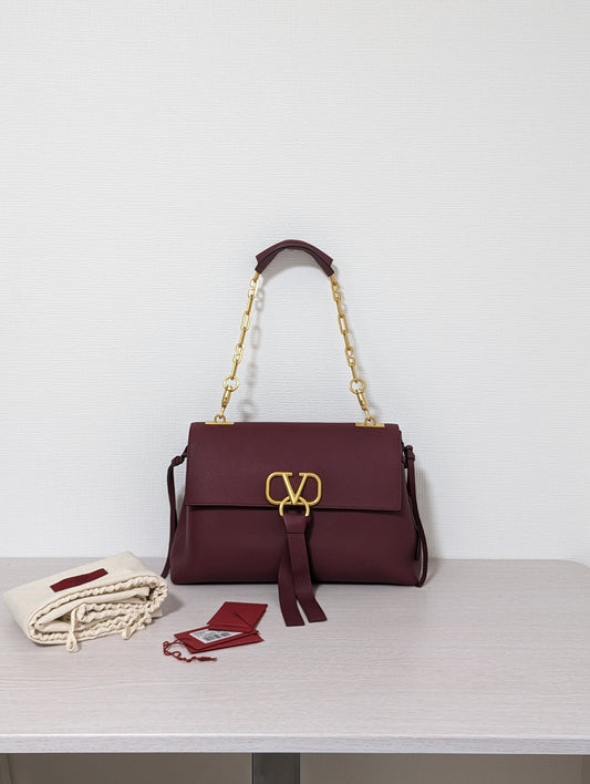 V-Ring Chain Leather Medium