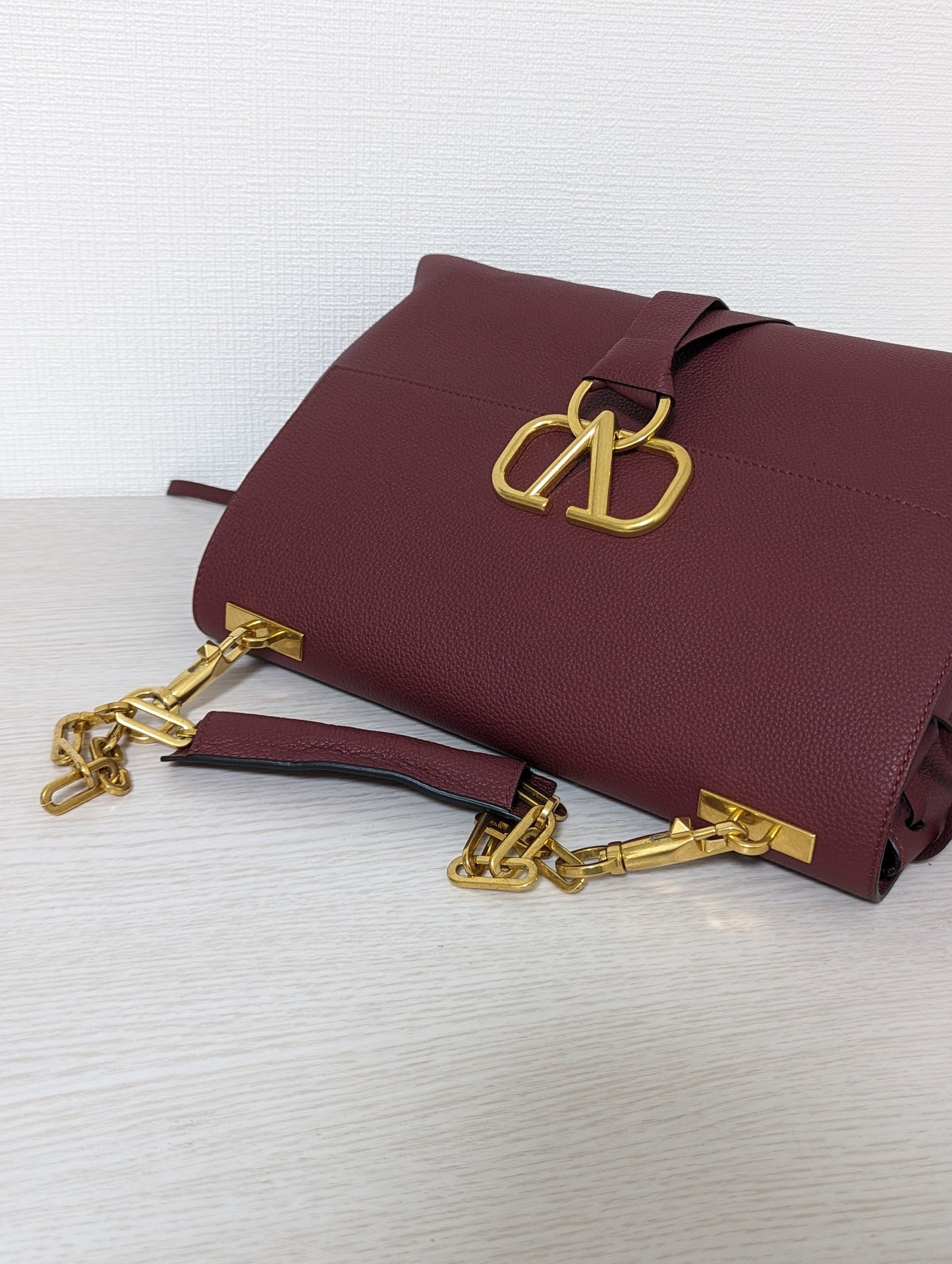 V-Ring Chain Leather Medium