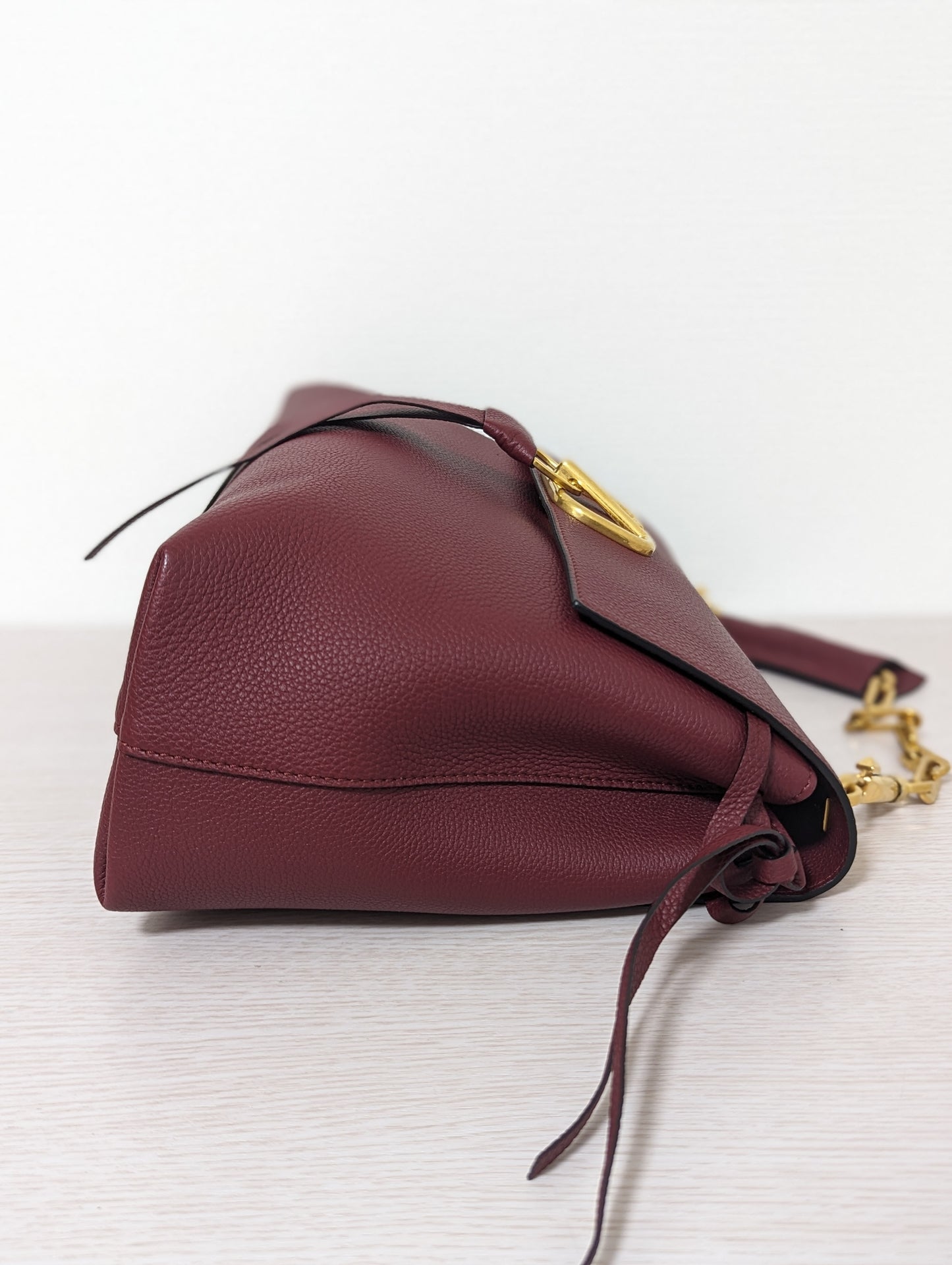 V-Ring Chain Leather Medium