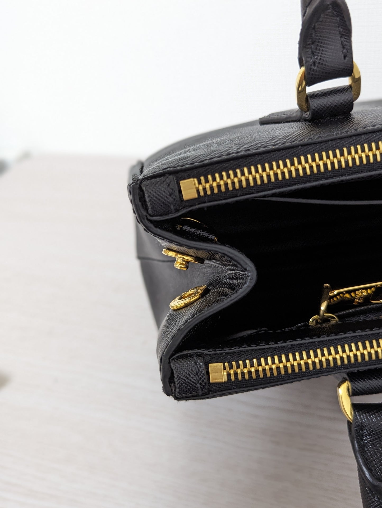 Saffiano Galleria(New Model) Medium