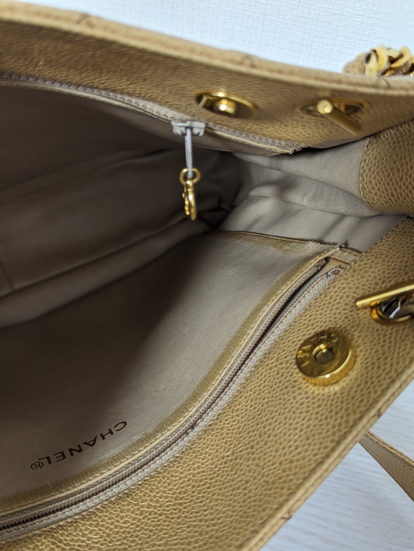 Quilted Caviar Matelasse Ballcharm