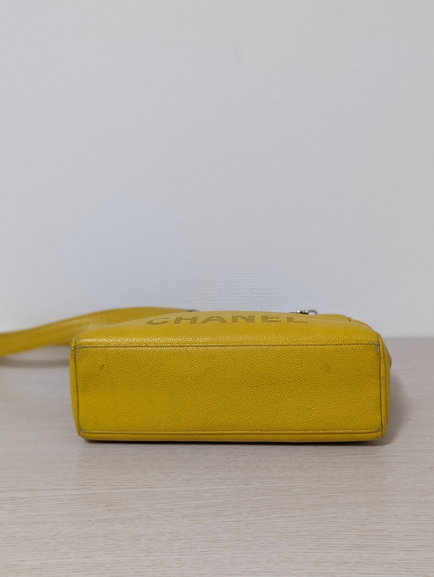 Vintage Classic Caviar Tote Small