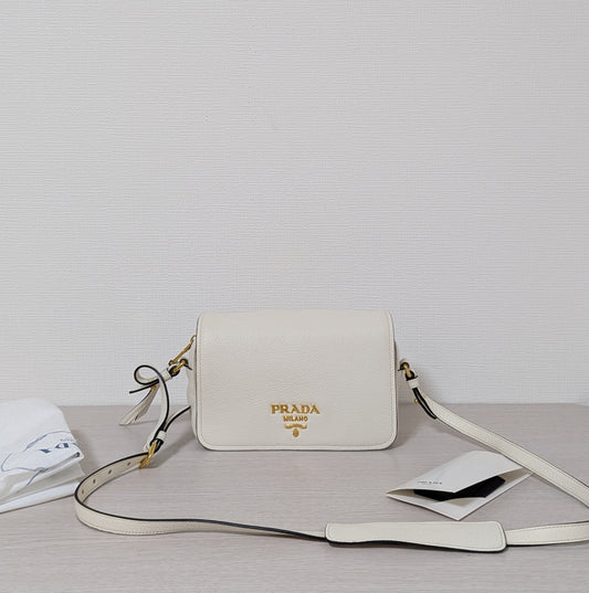 Vitello Phenix Flap Leather
