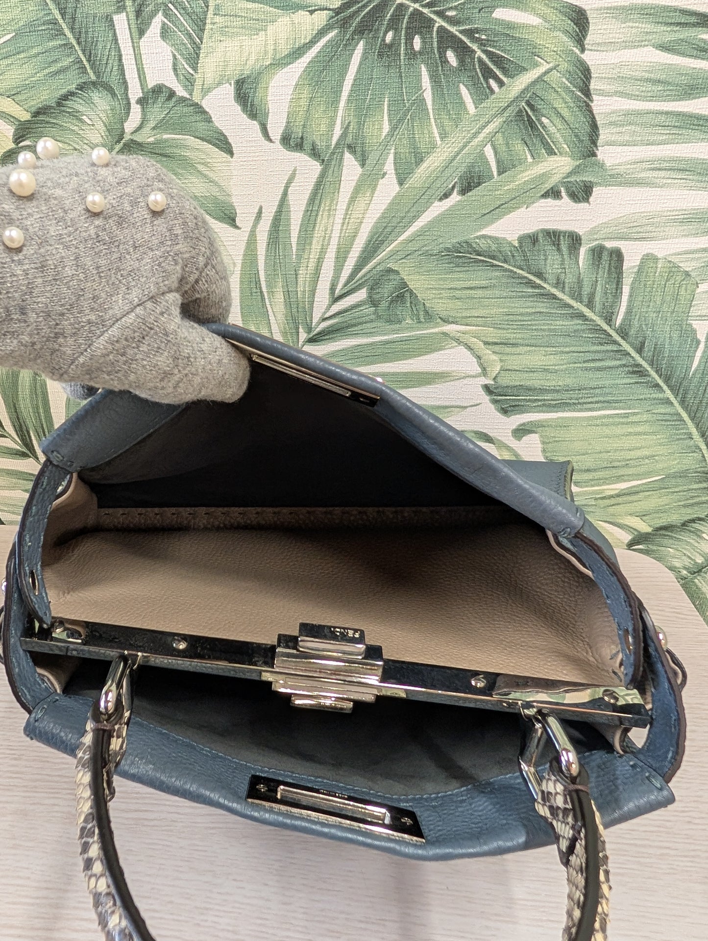 Peekaboo ISeeU Calfskin Python Handle Medium