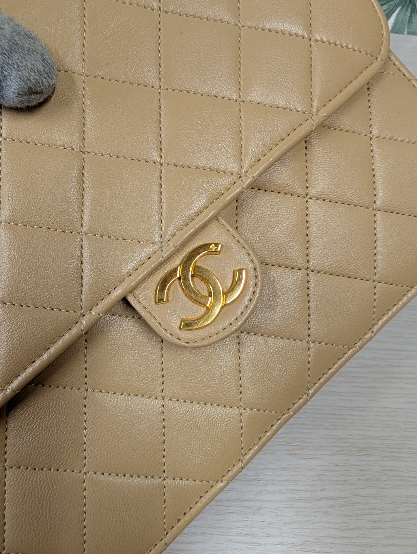 Vintage Lambskin Pushlock