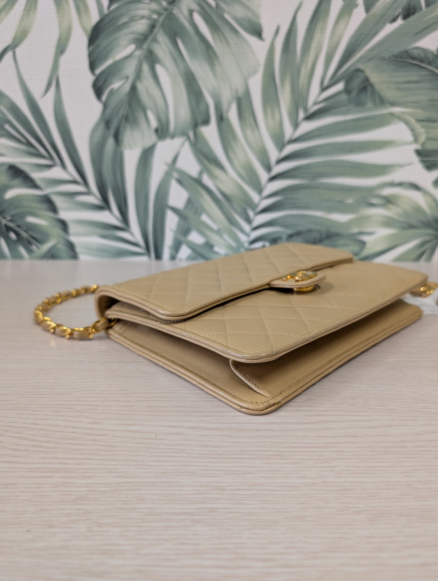 Vintage Lambskin Pushlock
