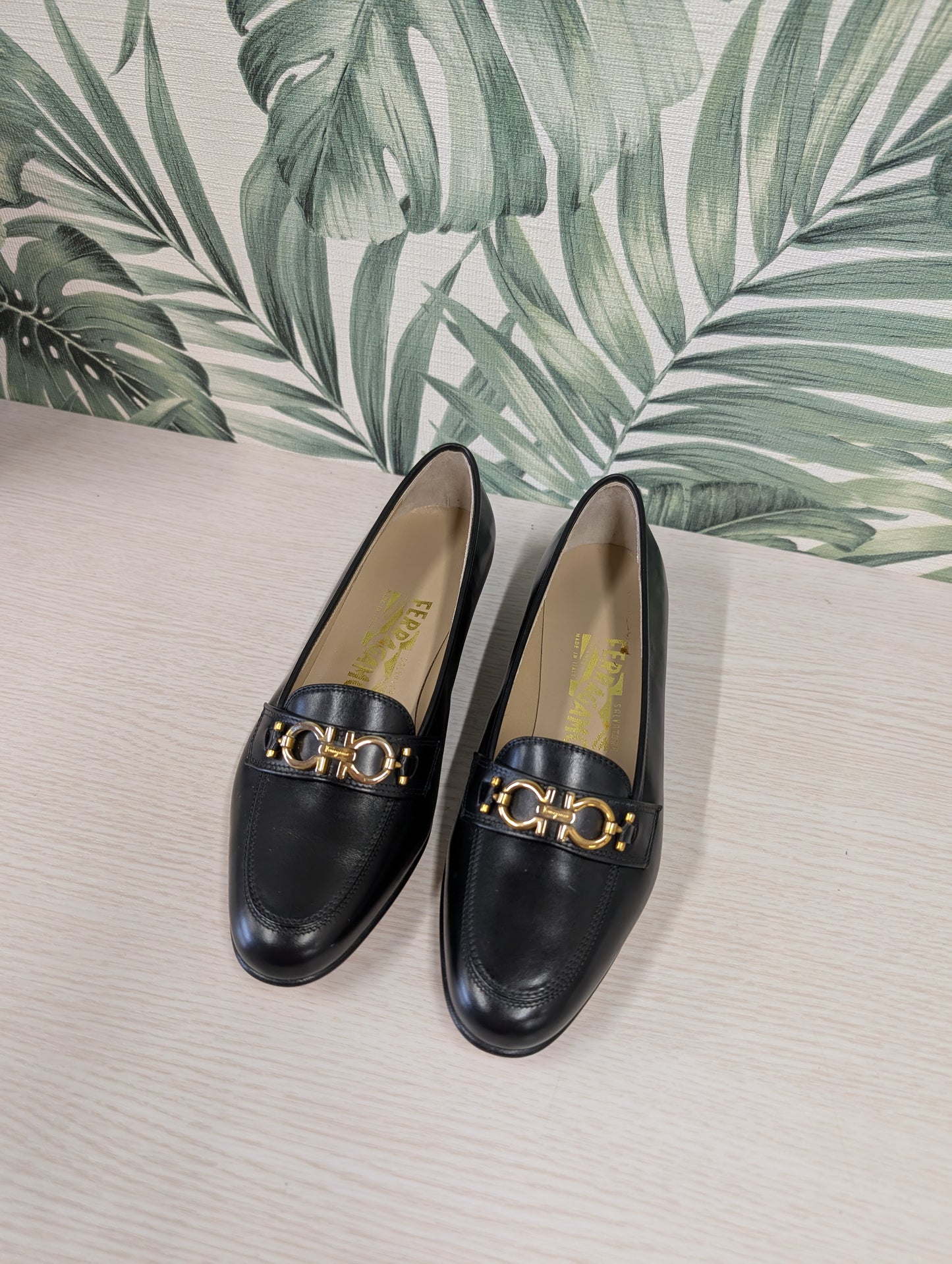 Gold Gancini Logo Leather Loafers Narrow 7