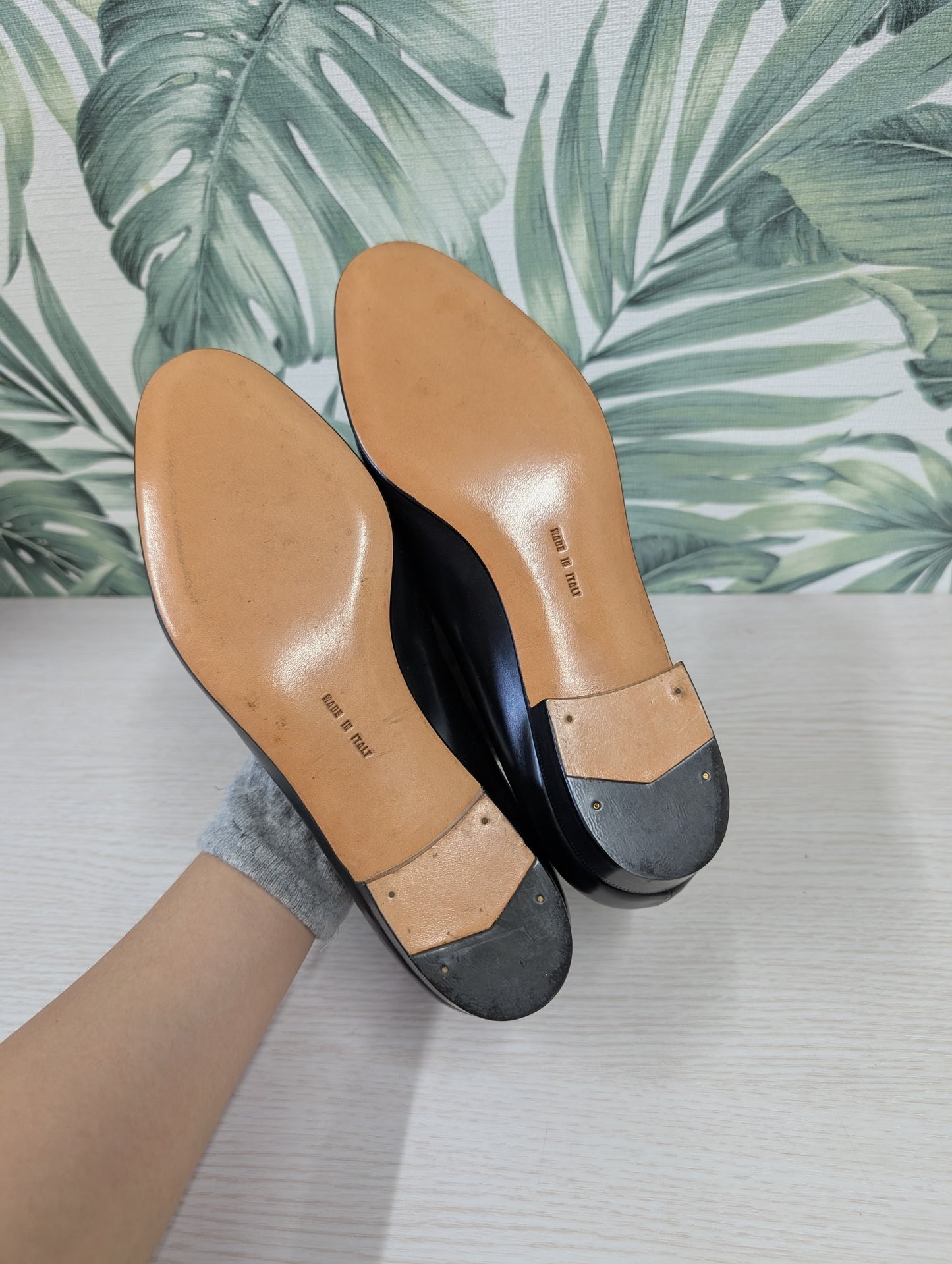 Gold Gancini Logo Leather Loafers Narrow 7