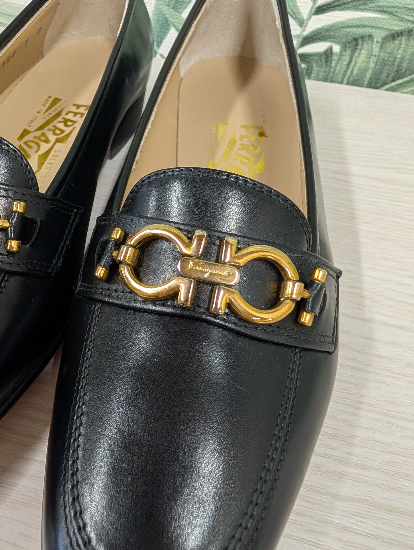 Gold Gancini Logo Leather Loafers Narrow 7