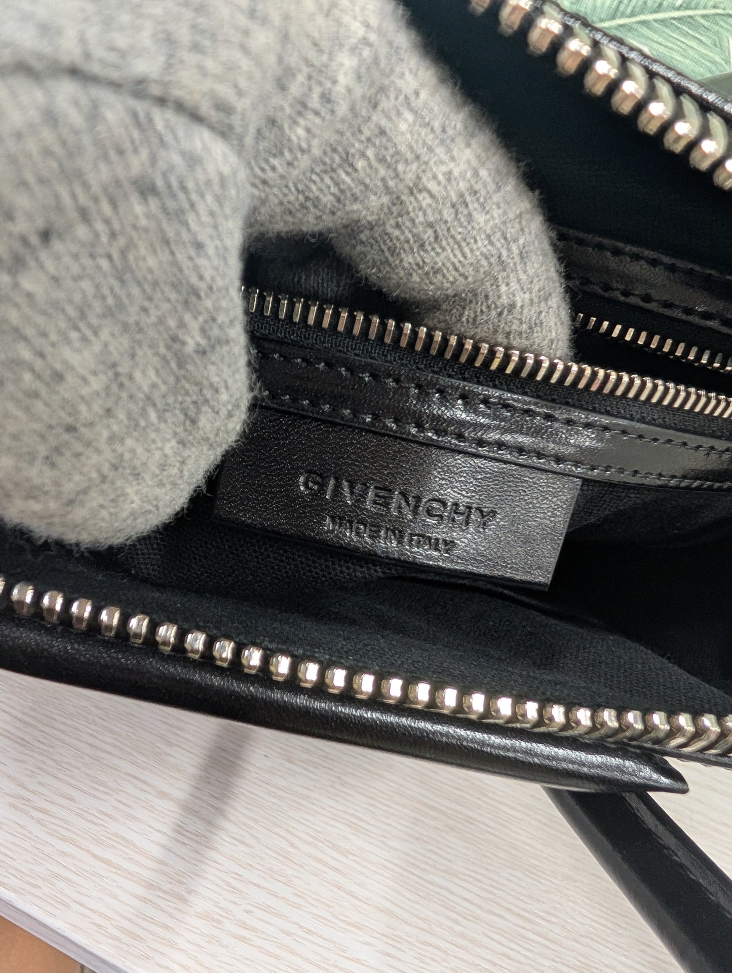 Antigona Smooth Calfskin Small