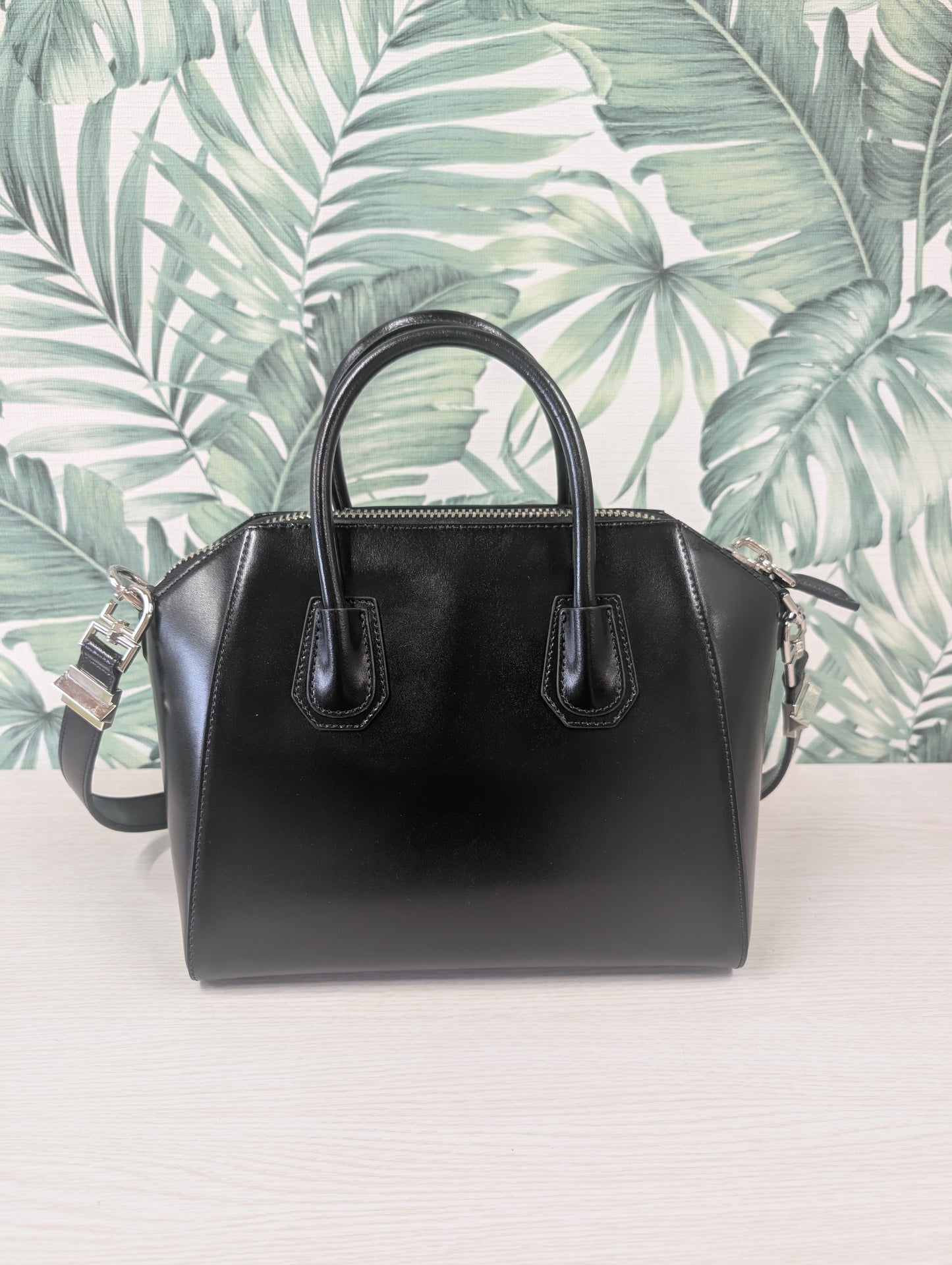 Antigona Smooth Calfskin Small