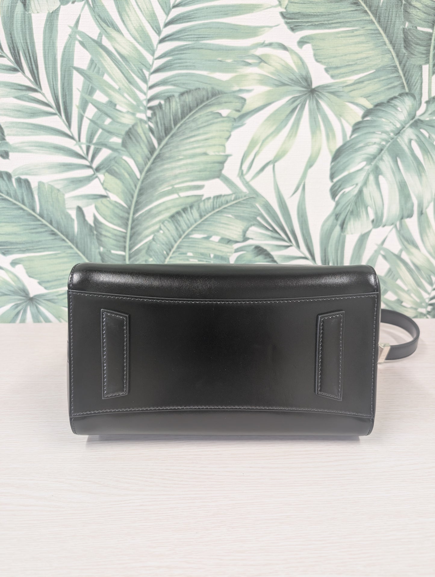 Antigona Smooth Calfskin Small