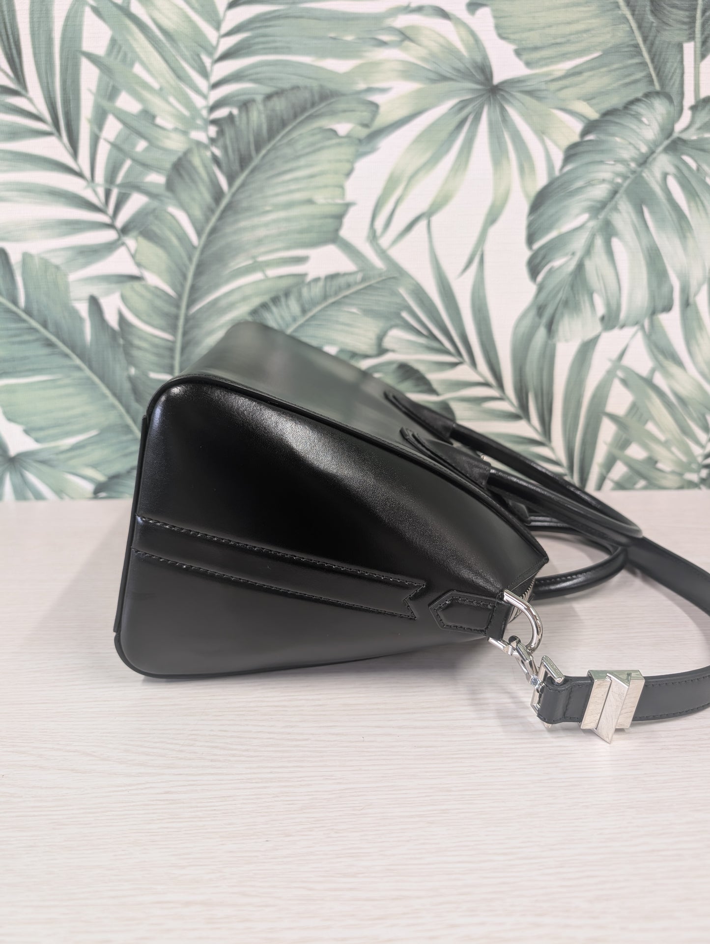 Antigona Smooth Calfskin Small