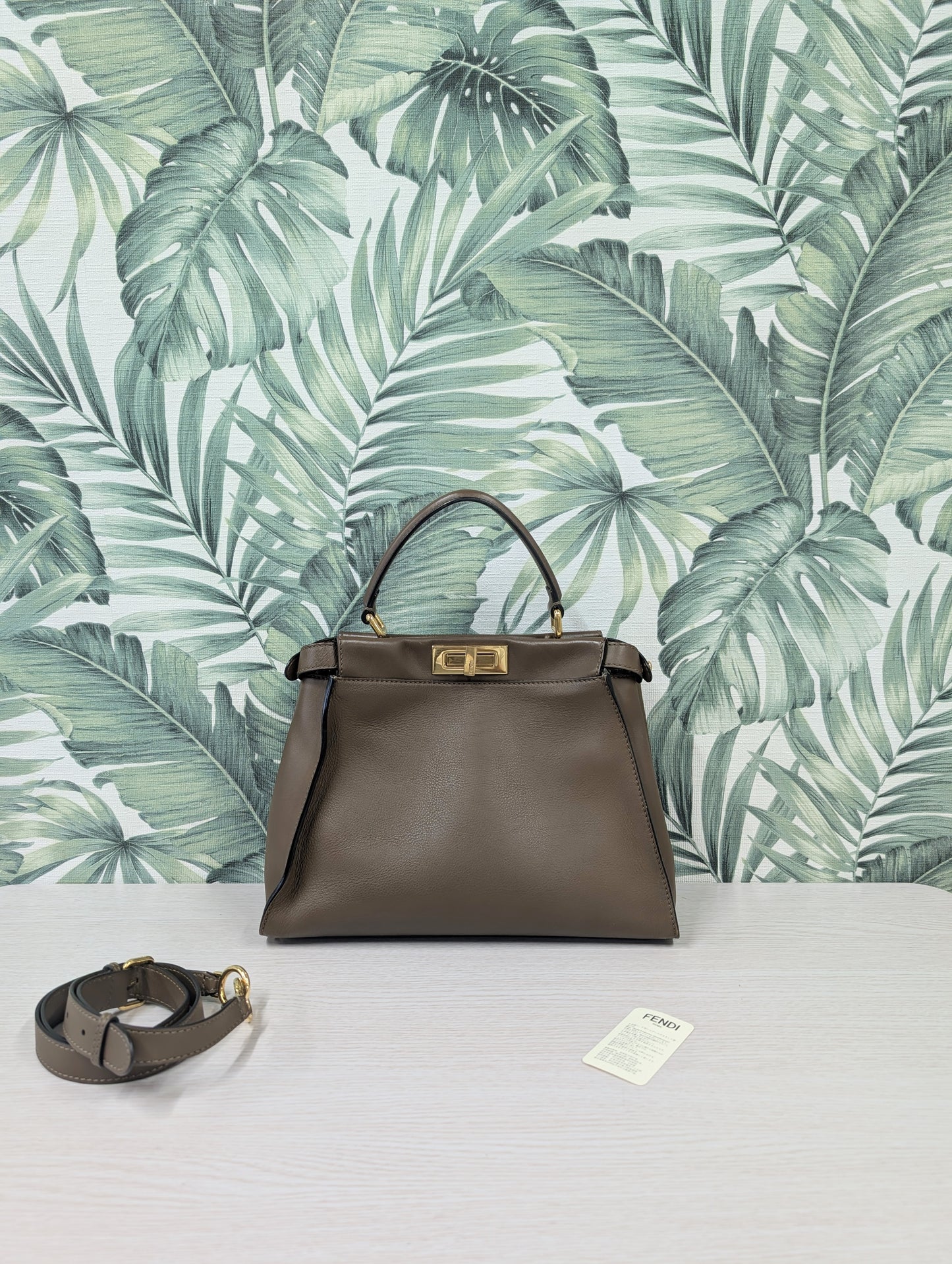 Peekaboo Leather Regular