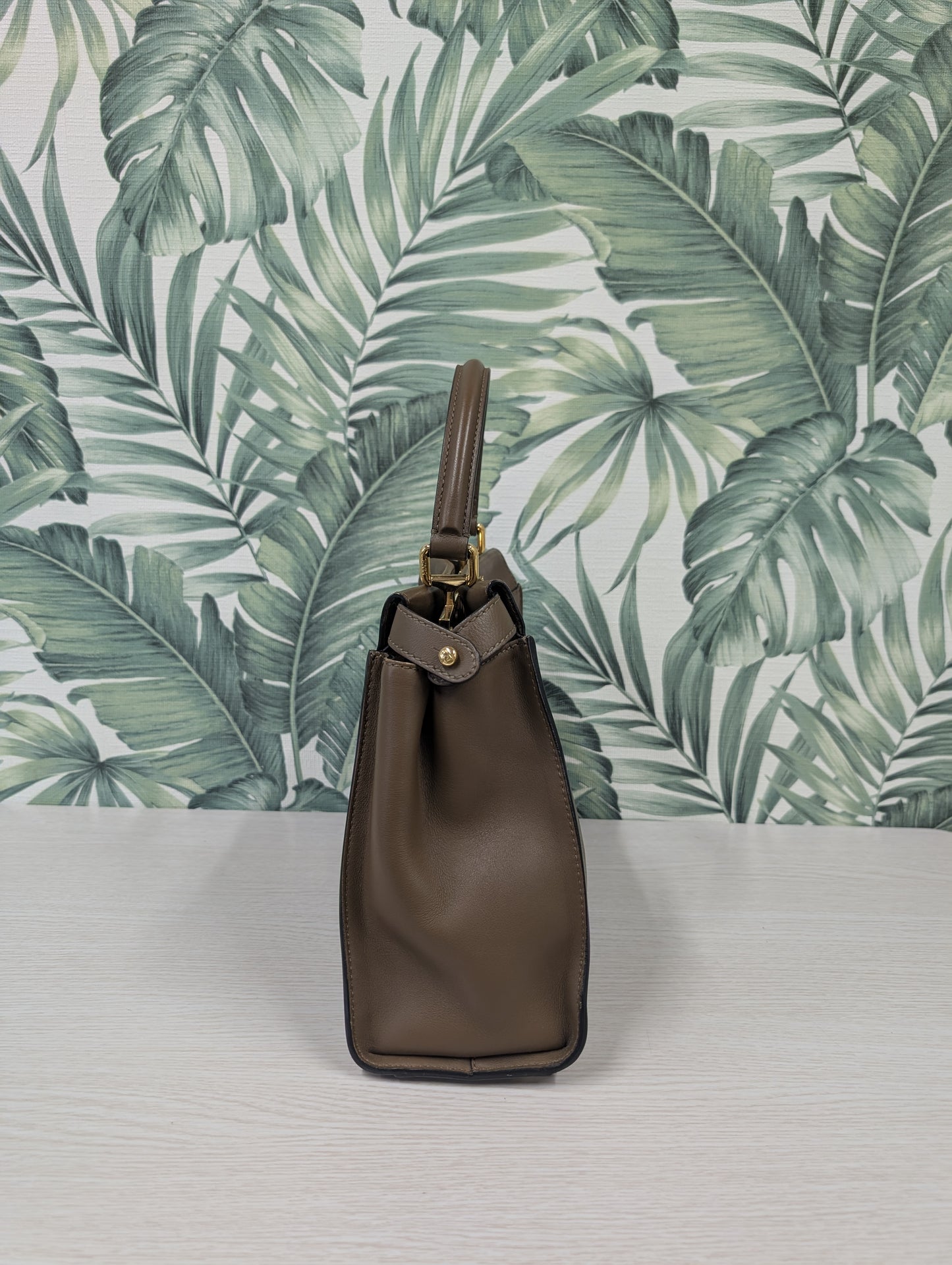 Peekaboo Leather Regular