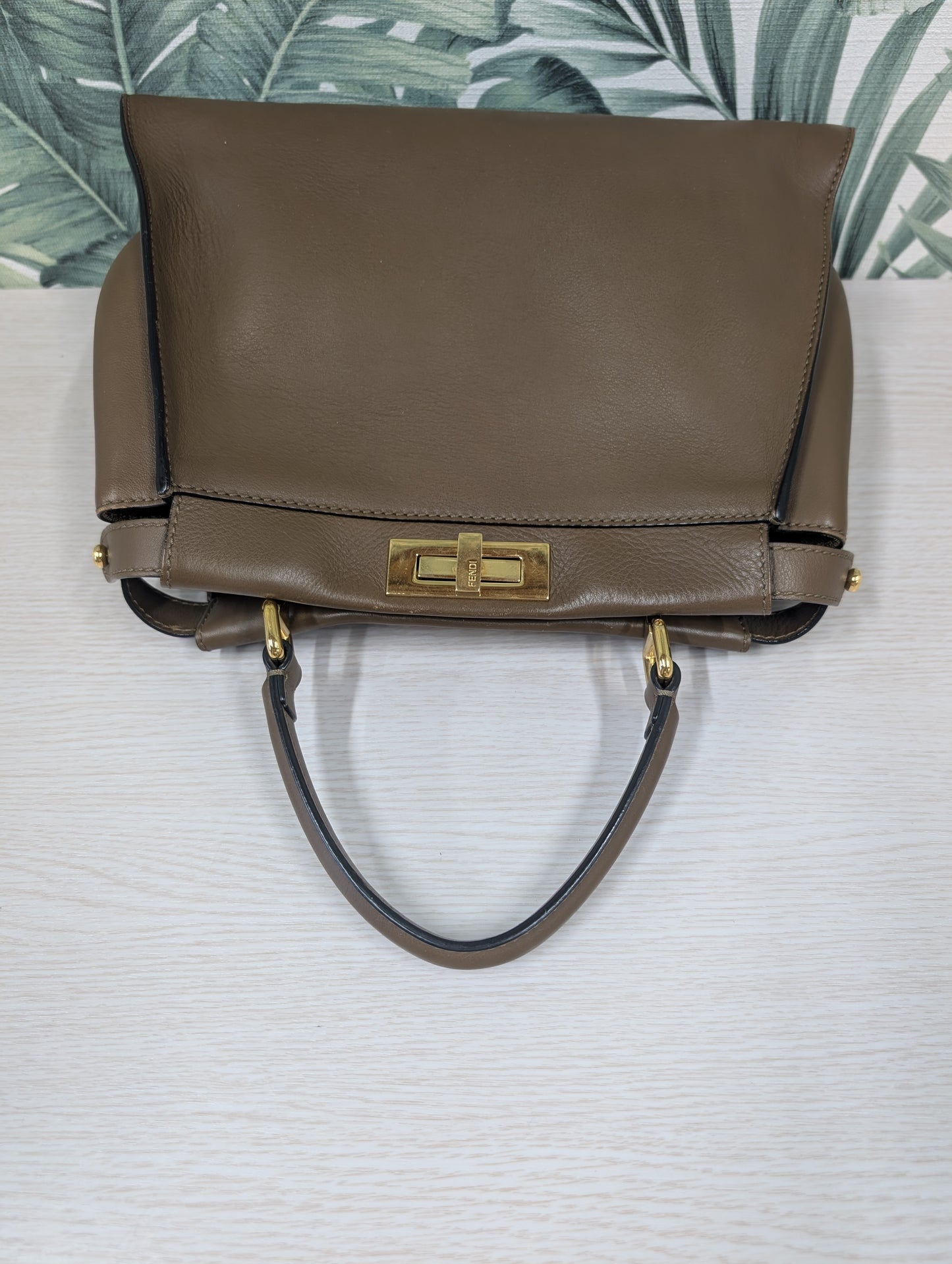 Peekaboo Leather Regular