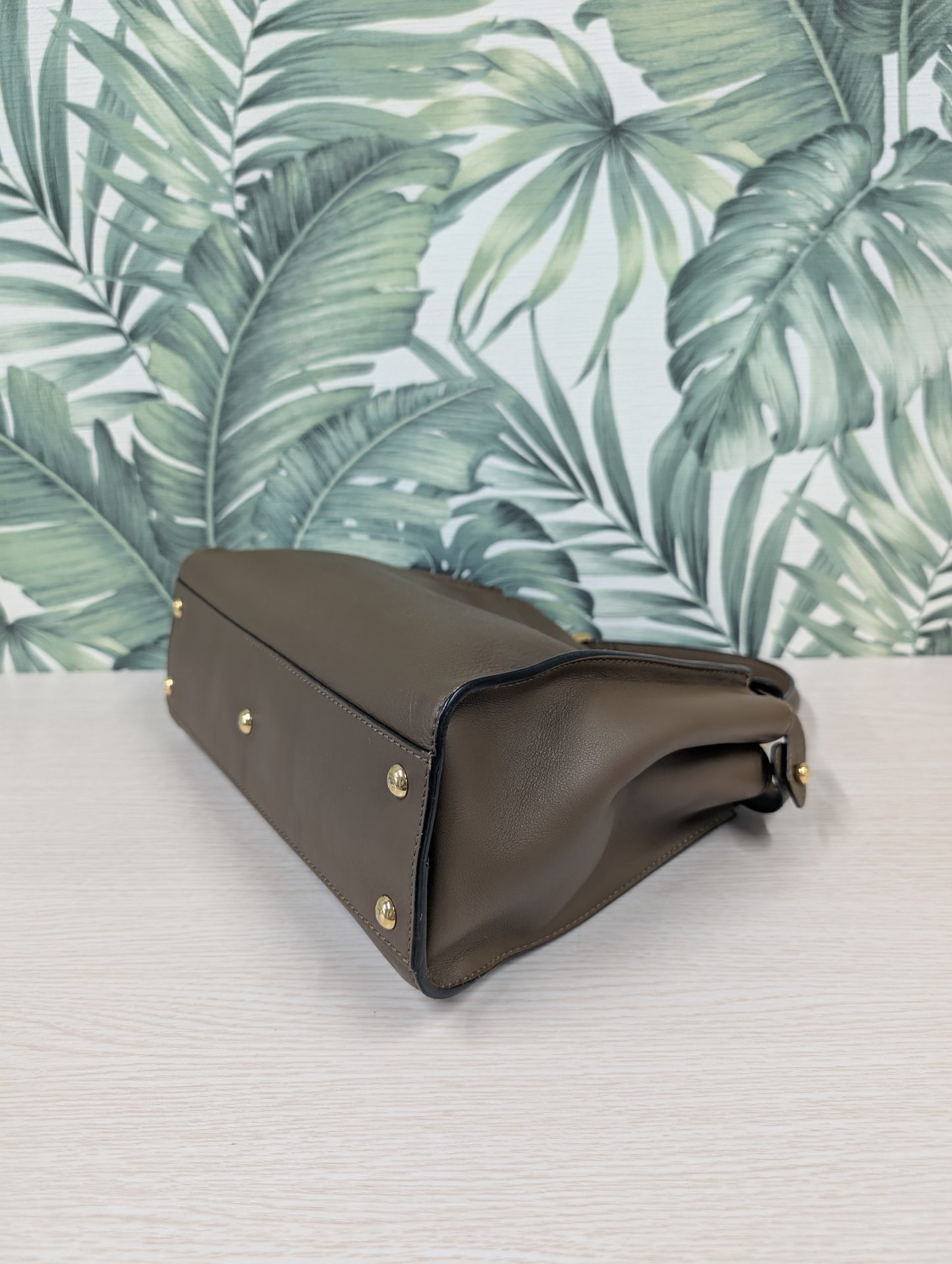 Peekaboo Leather Regular