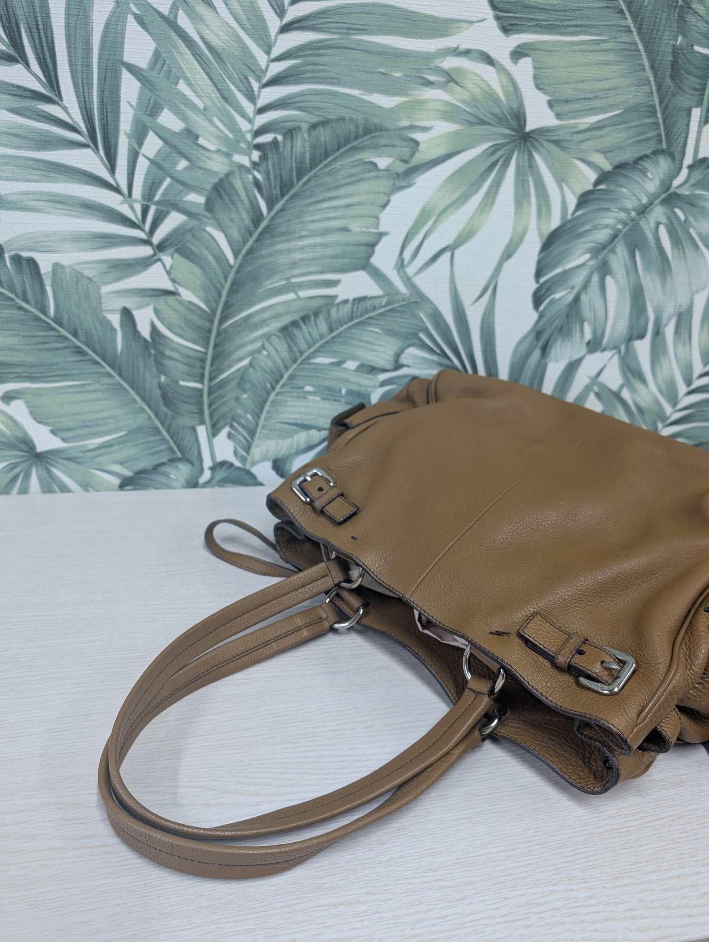 Vitello Daino Leather Side Pocket Tote