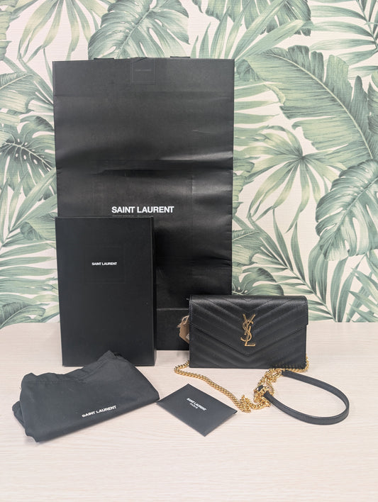 Cassandra Envelope Chain Wallet in Grain de Poudre Leather