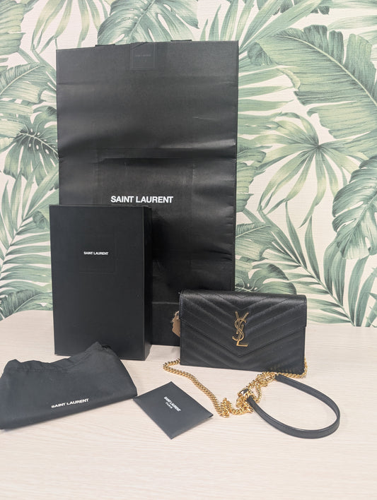 Cassandra Envelope Chain Wallet in Grain de Poudre Leather