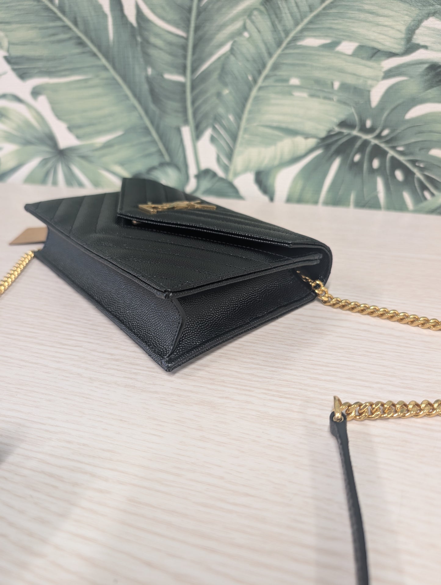 Cassandra Envelope Chain Wallet in Grain de Poudre Leather