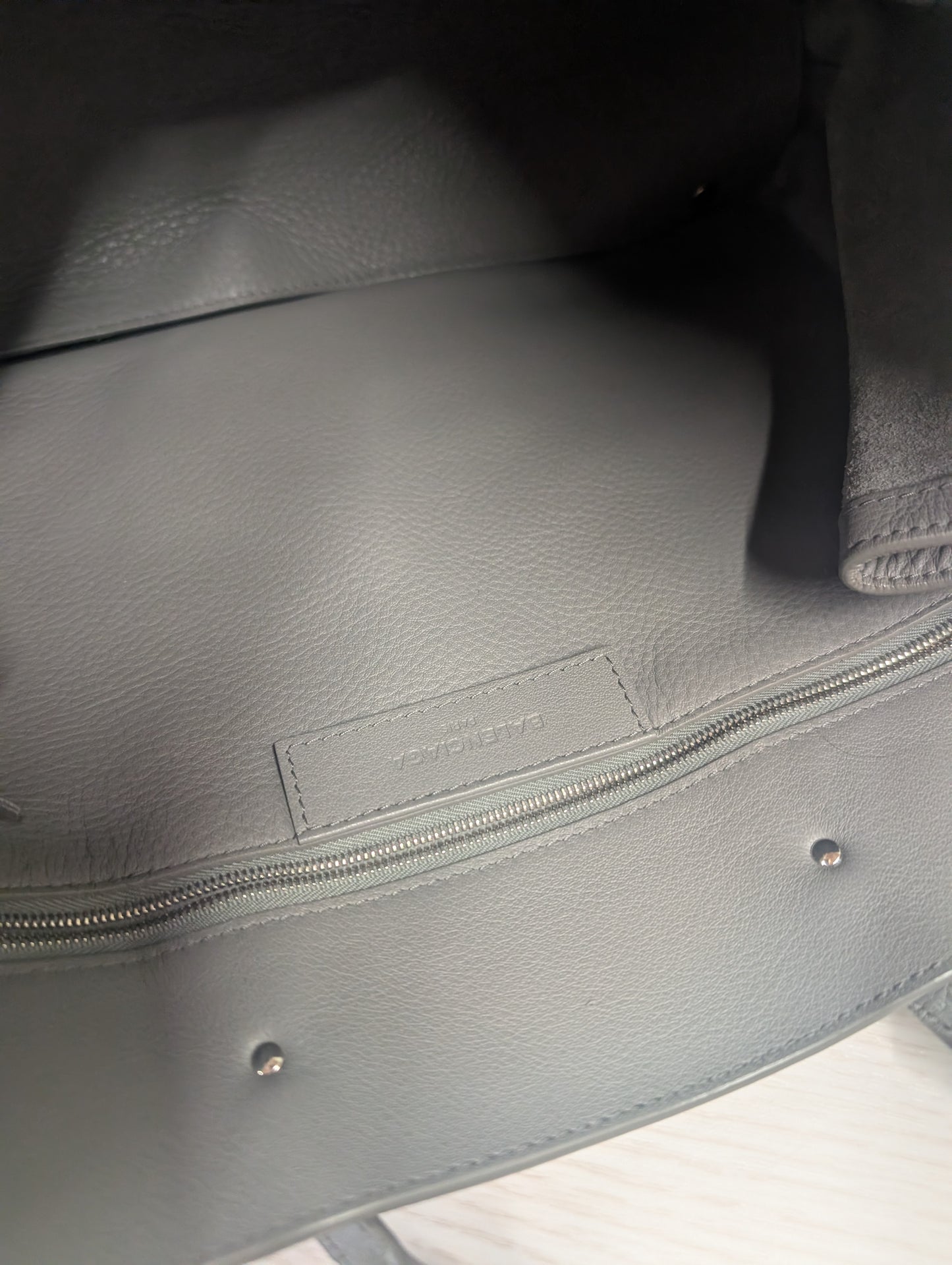 Papier B4 Zip Around Classic Studs Bag Leather