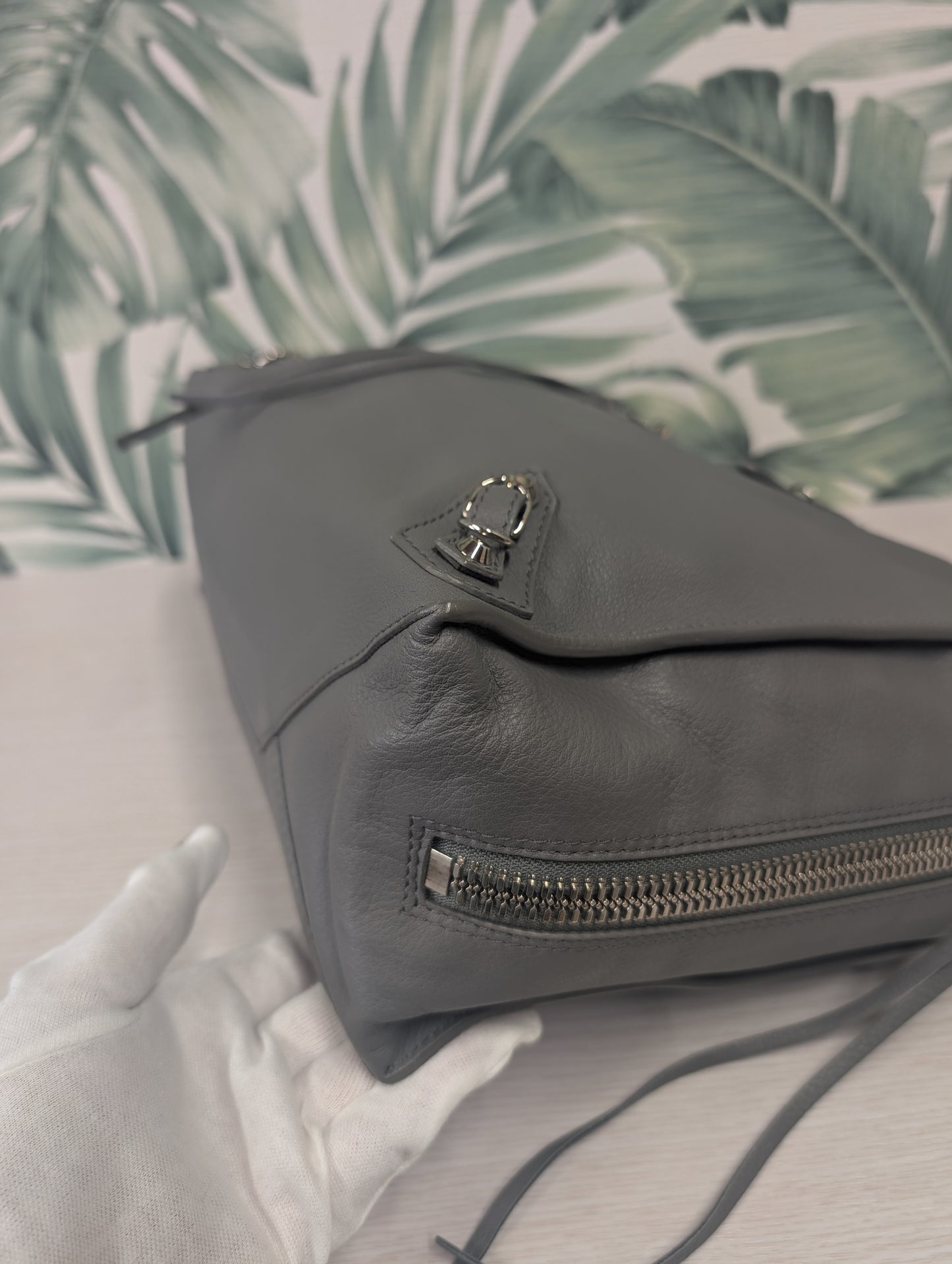 Papier B4 Zip Around Classic Studs Bag Leather