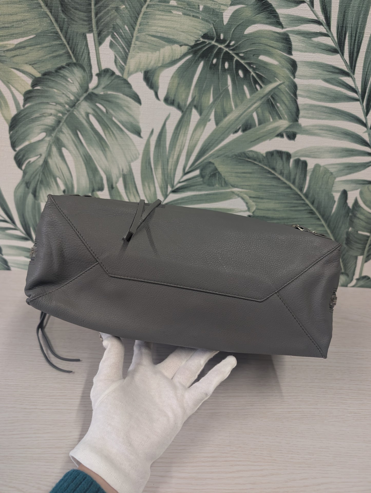 Papier B4 Zip Around Classic Studs Bag Leather