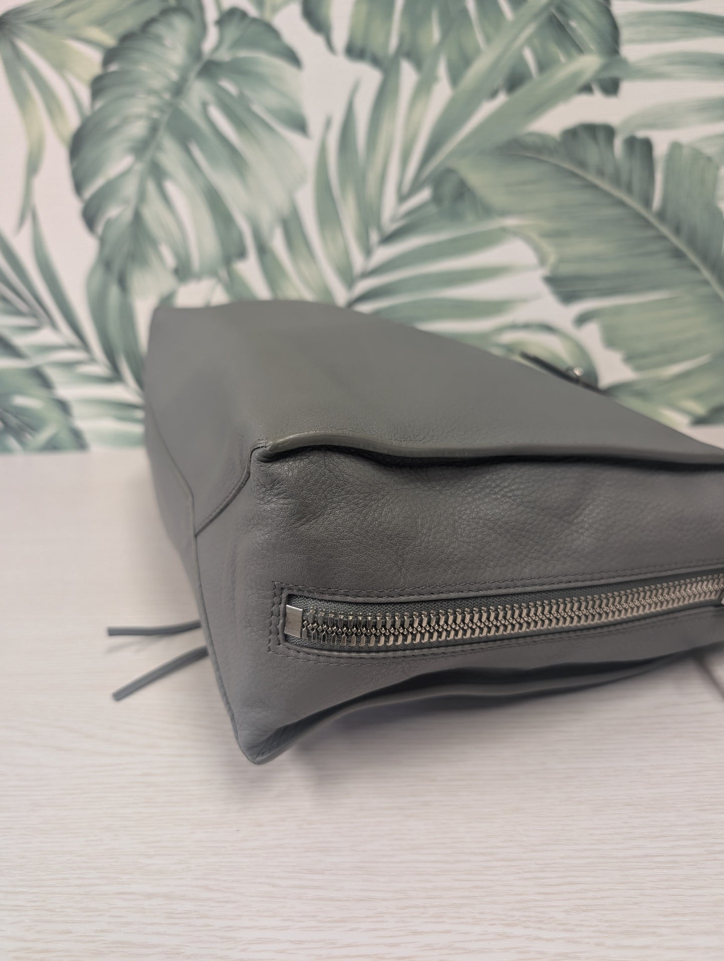 Papier B4 Zip Around Classic Studs Bag Leather