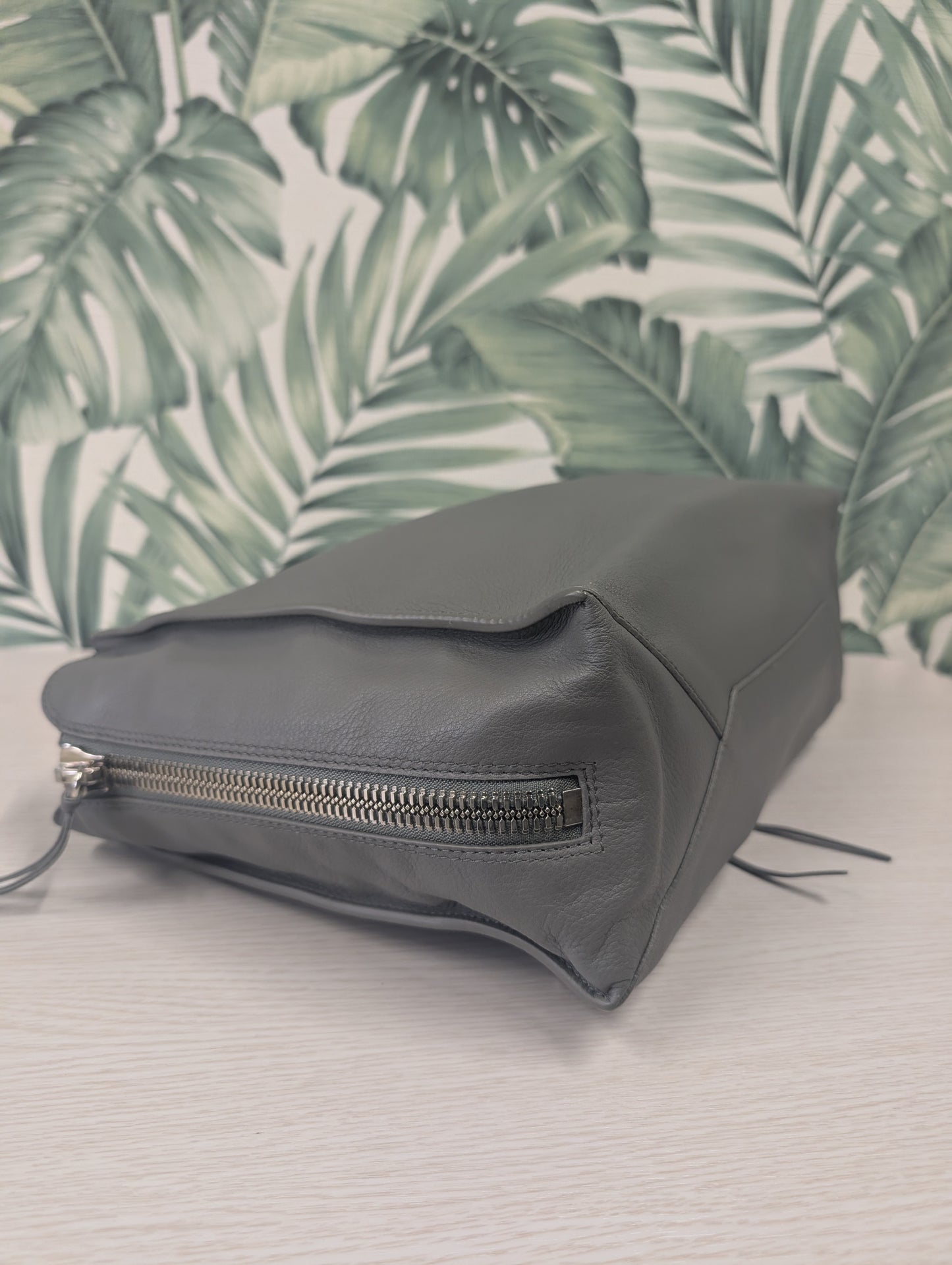 Papier B4 Zip Around Classic Studs Bag Leather