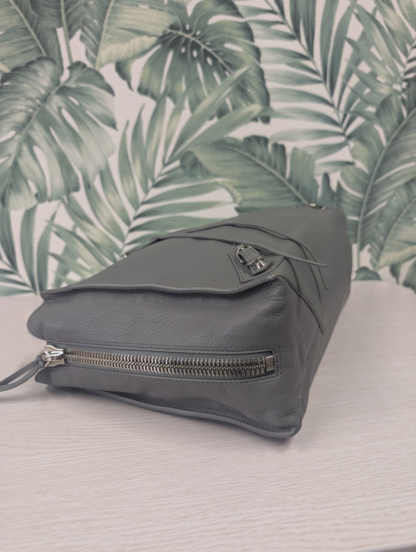 Papier B4 Zip Around Classic Studs Bag Leather