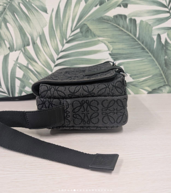 Anagram Canvas XS Military Messenger Bag Small
