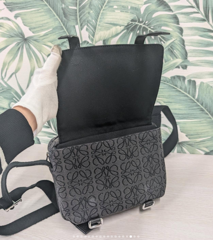 Anagram Canvas XS Military Messenger Bag Small